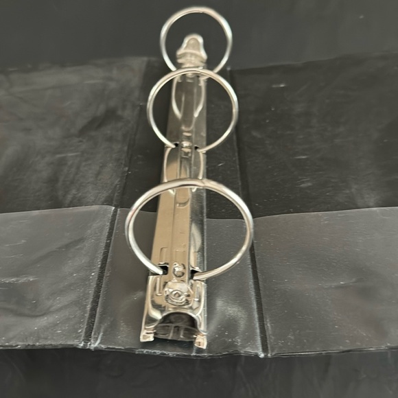 Binder, 3 Ring, Used - Picture 5 of 9